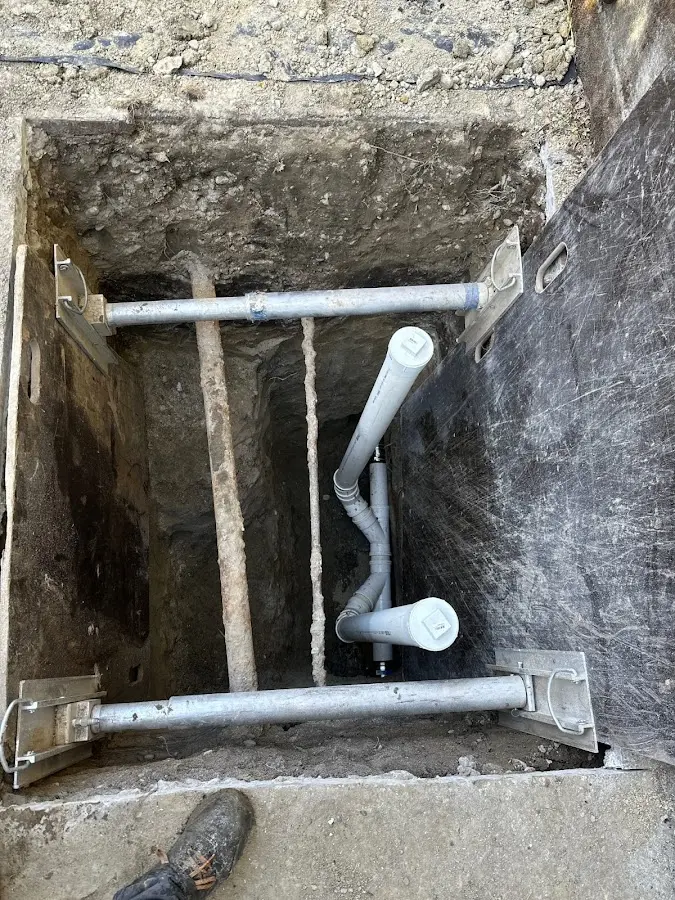 Experienced plumber completing Drain Cleaning work in Ohio